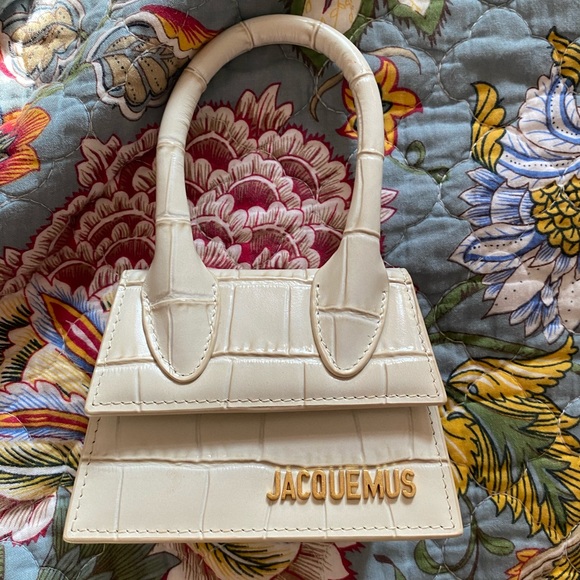 Jacquemus Handbags - 100% Authentic Jacquemus le Chiquito white bag.